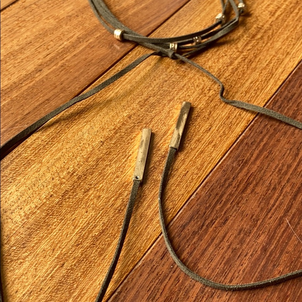 Choker - Picture 3 of 3